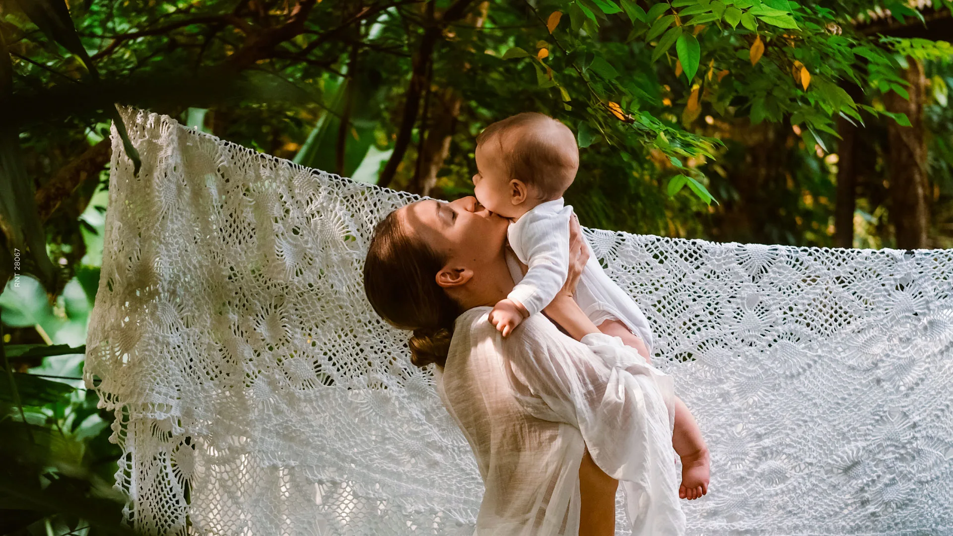 Junto a mamá en el Paraíso Amazónico